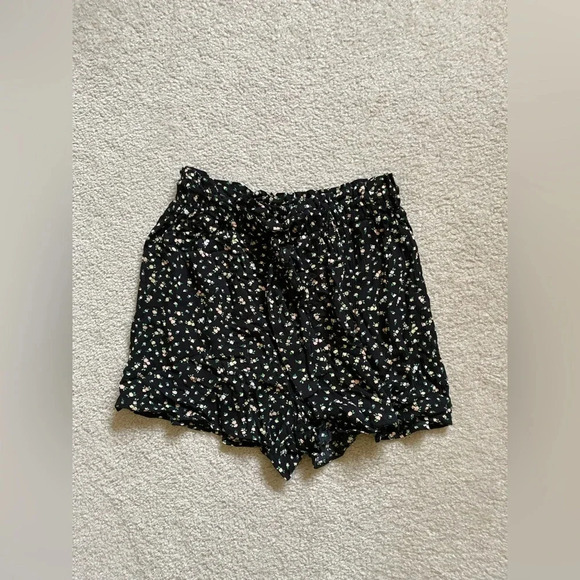 Divided Pants - Black and cream flower shorts